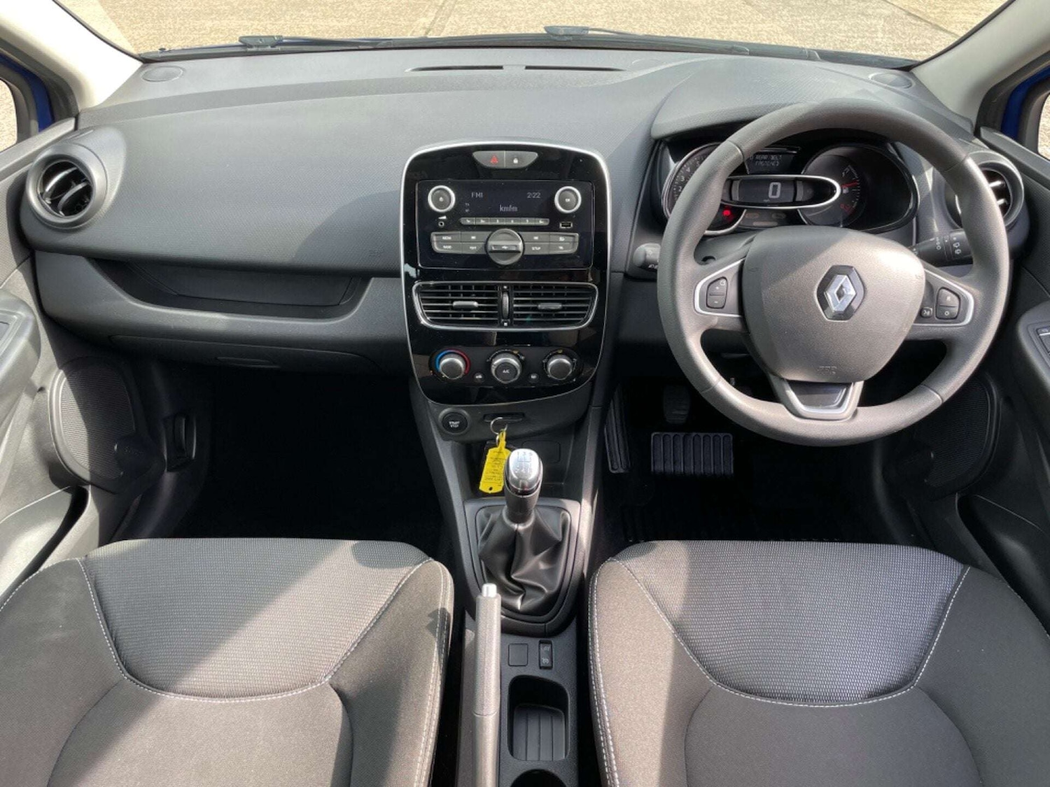 Used Renault Clio 2017 for sale - 76922529: Photo 2