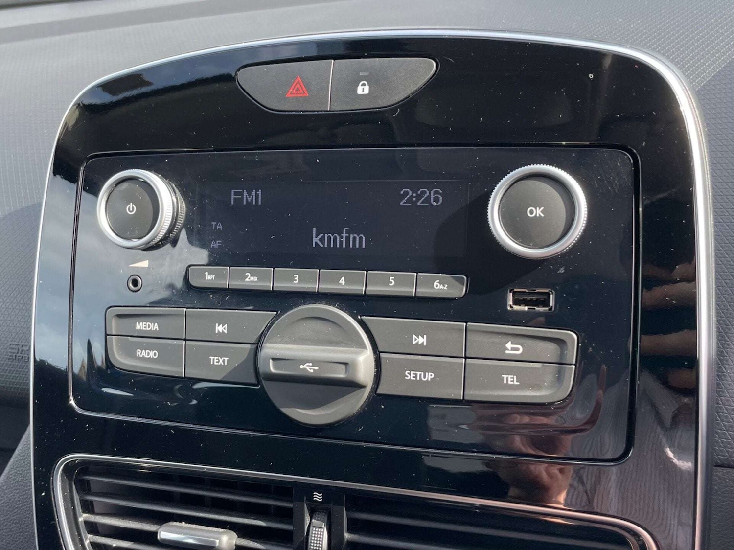 Used Renault Clio 2017 for sale - 76922529: Photo 23