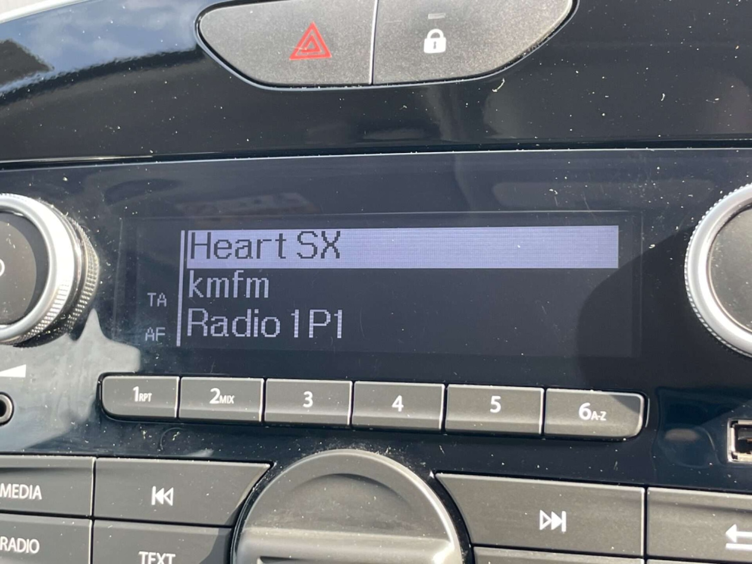 Used Renault Clio 2017 for sale - 76922529: Photo 25