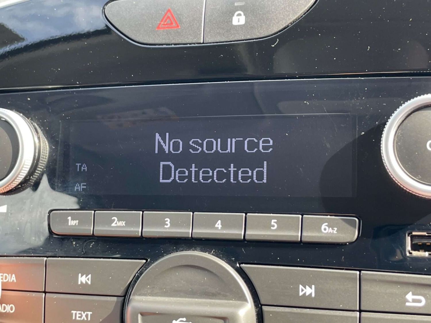 Used Renault Clio 2017 for sale - 76922529: Photo 26