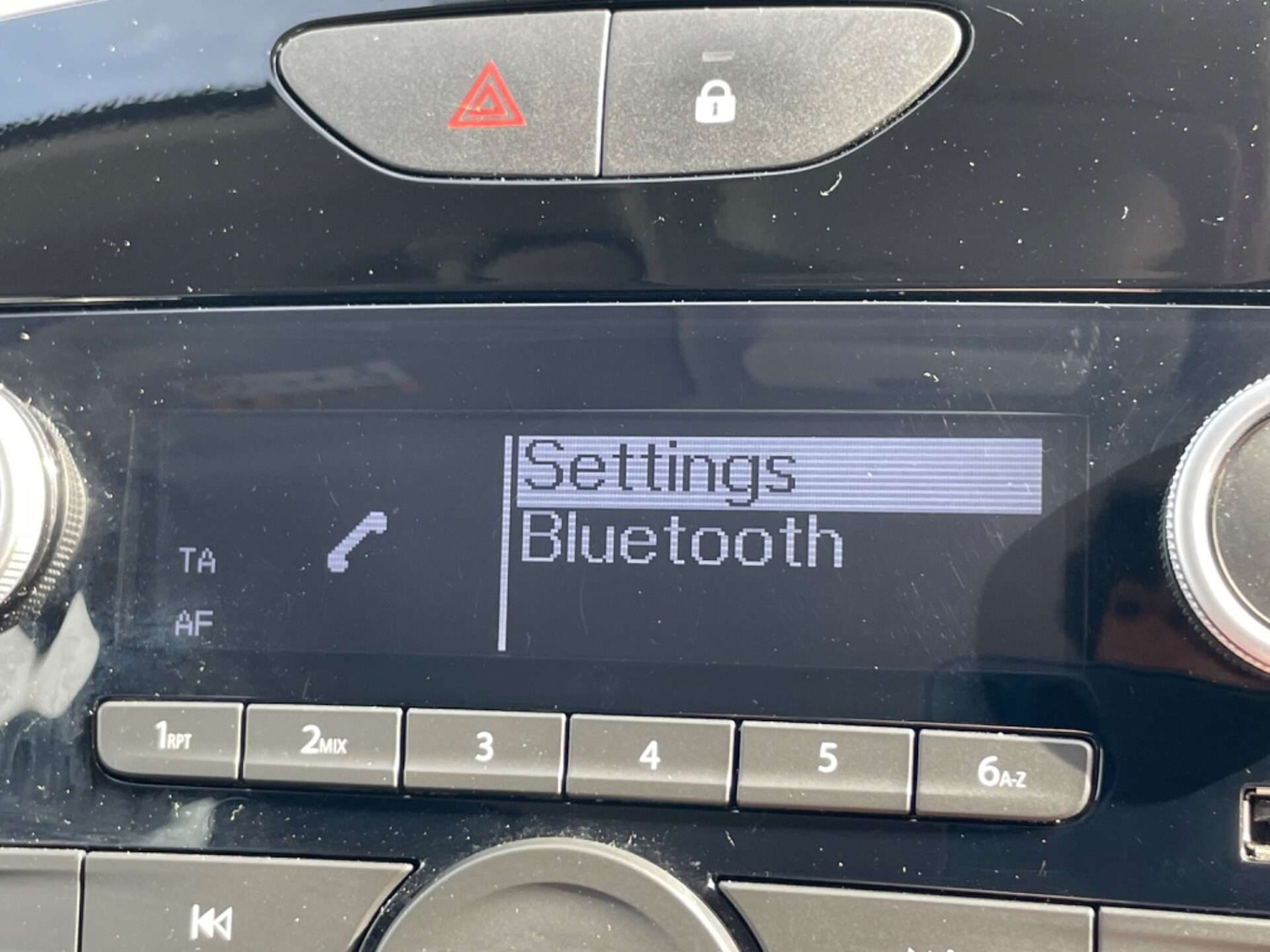 Used Renault Clio 2017 for sale - 76922529: Photo 27