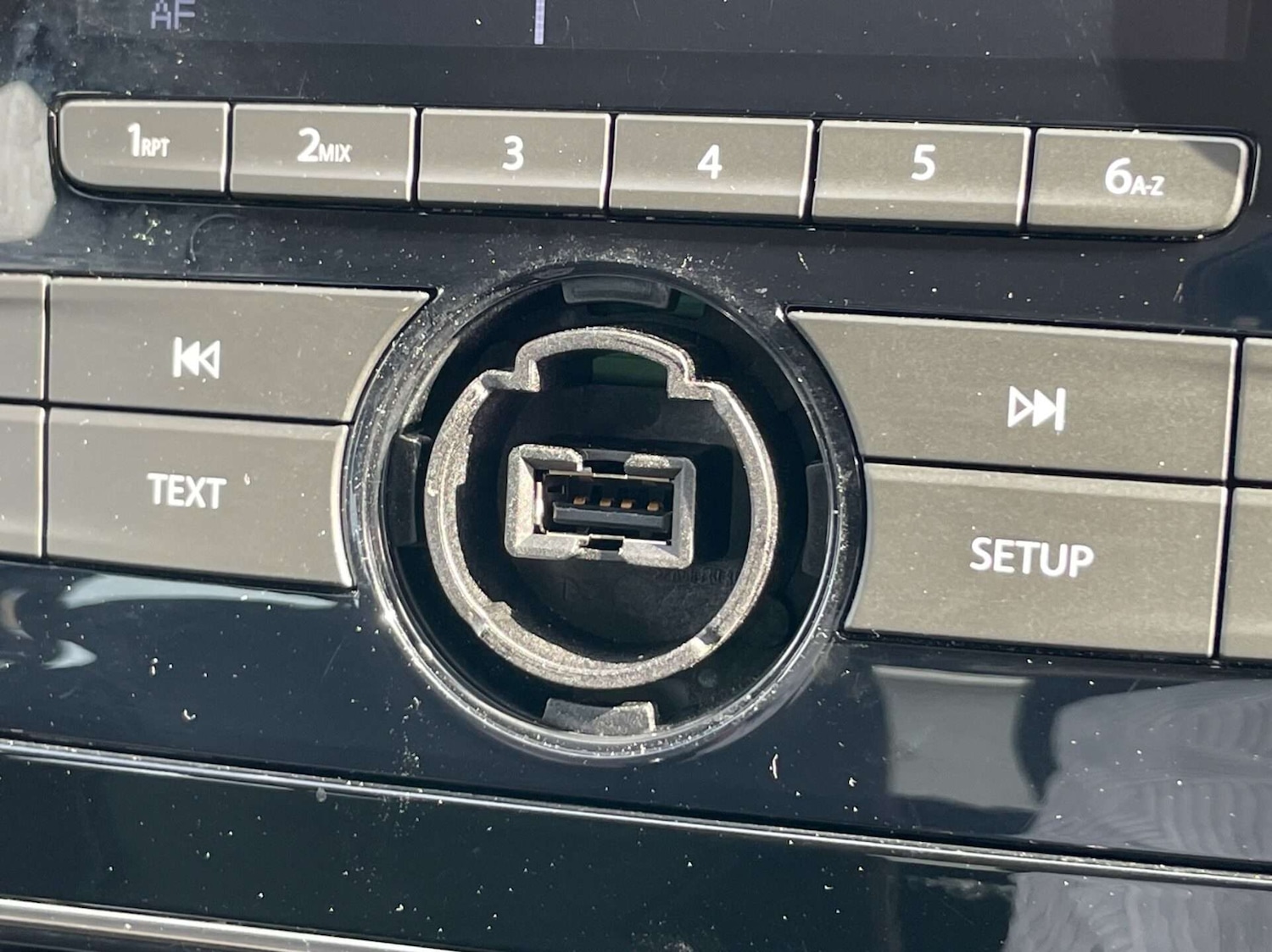 Used Renault Clio 2017 for sale - 76922529: Photo 30