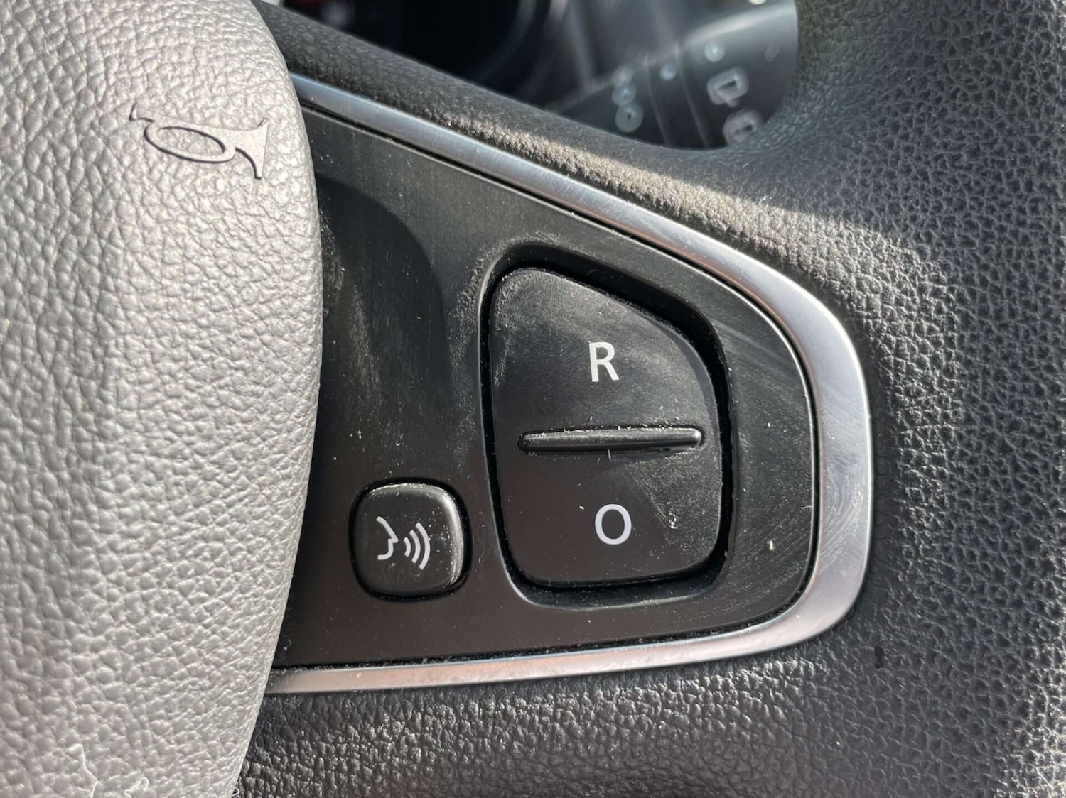 Used Renault Clio 2017 for sale - 76922529: Photo 36