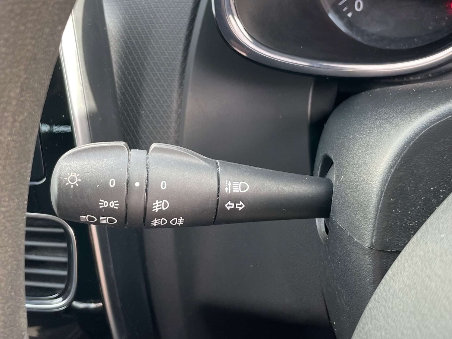 Used Renault Clio 2017 for sale - 76922529: Photo 37