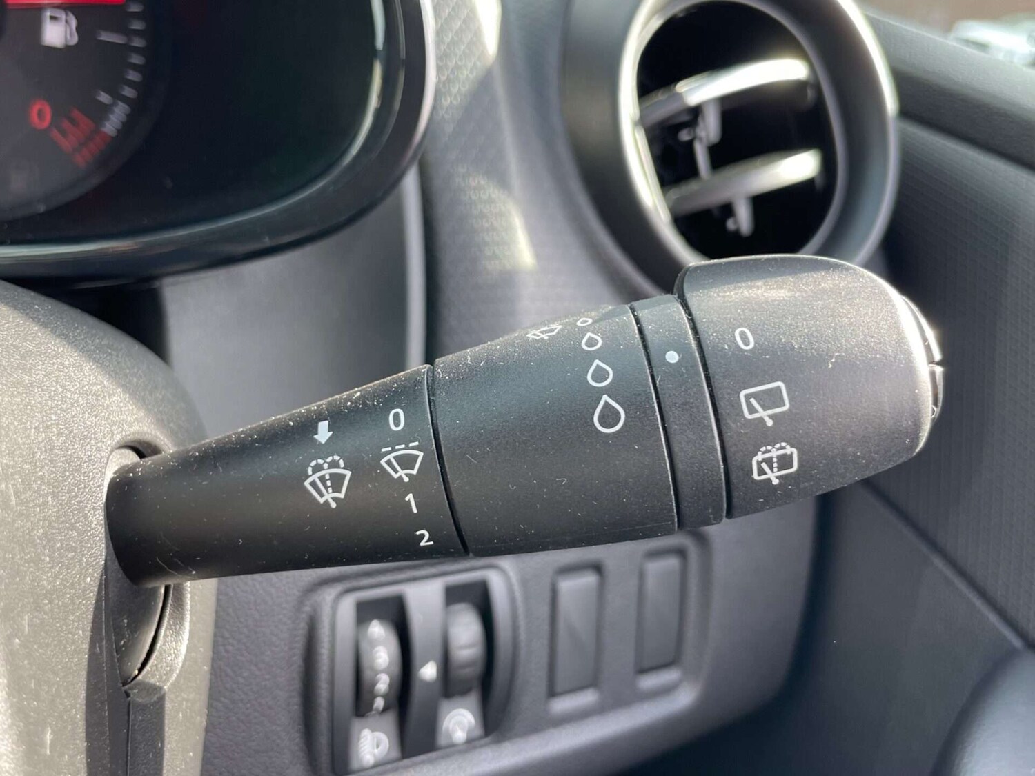 Used Renault Clio 2017 for sale - 76922529: Photo 38