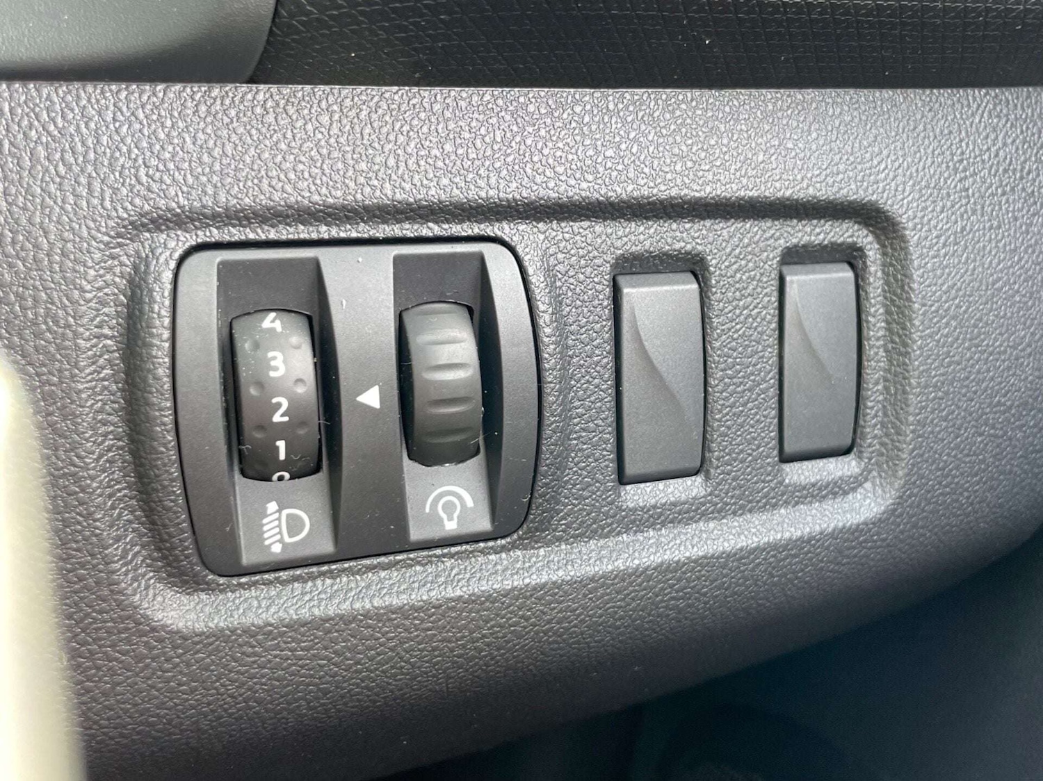 Used Renault Clio 2017 for sale - 76922529: Photo 40