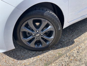 Used Hyundai i10 2019 for sale - 75426304: Photo
