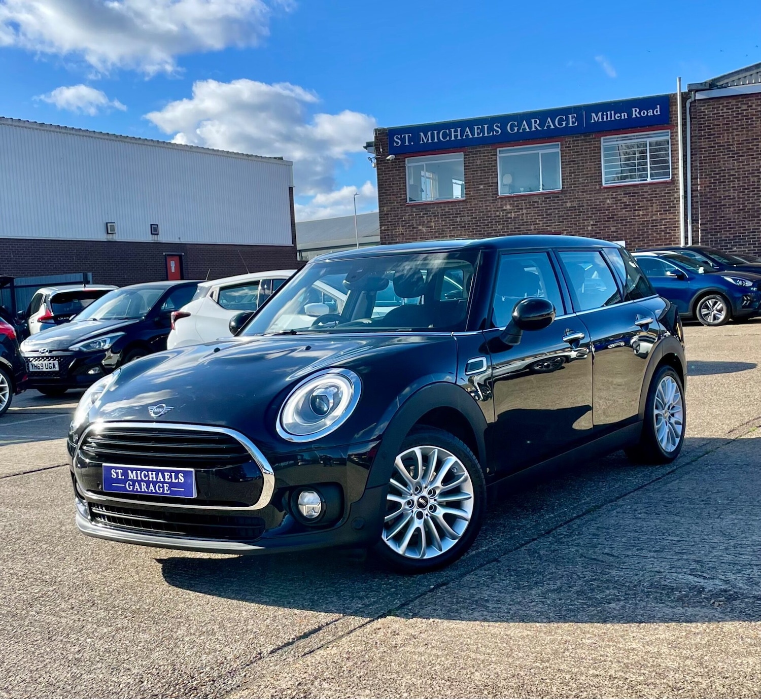 Used MINI Clubman 2019 for sale - 76352352: Photo 1