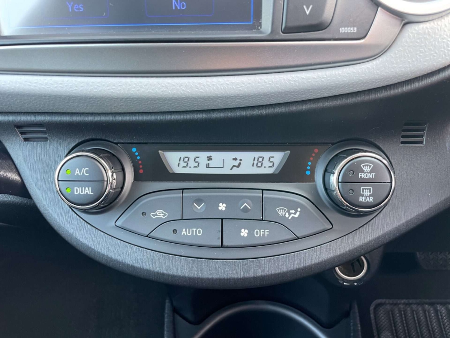 Used Toyota Yaris 2013 for sale - 76957837: Photo 32