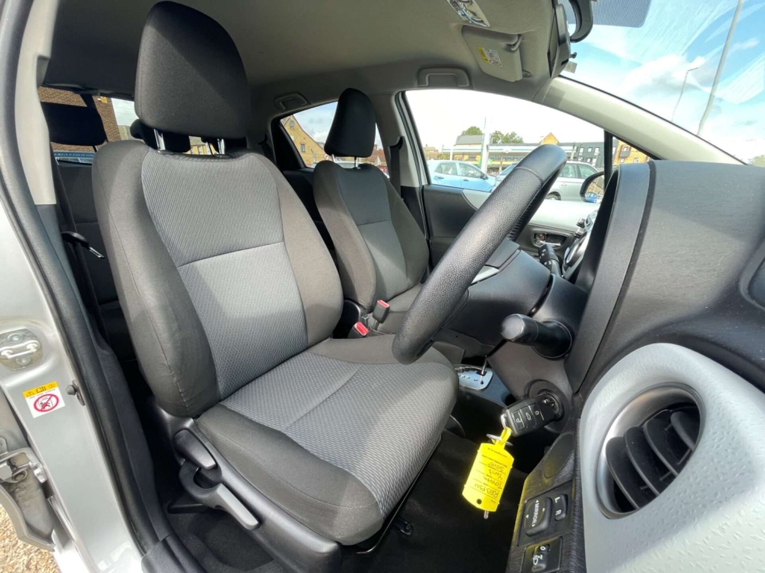 Used Toyota Yaris 2013 for sale - 76957837: Photo 42