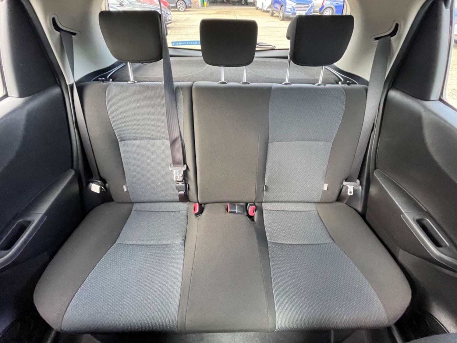 Used Toyota Yaris 2013 for sale - 76957837: Photo 44