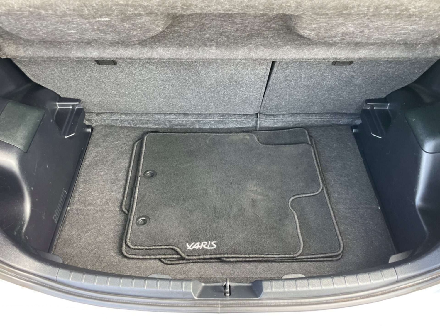 Used Toyota Yaris 2013 for sale - 76957837: Photo 47