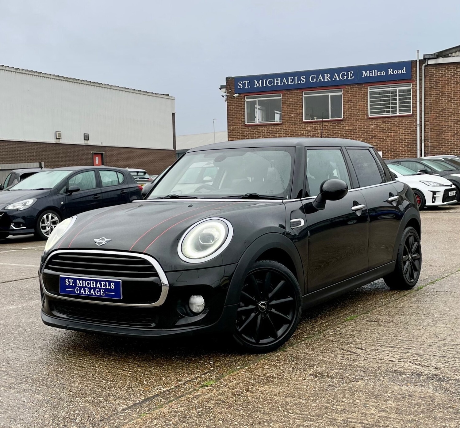 Used MINI Hatch 2018 for sale - 76588315: Photo 1