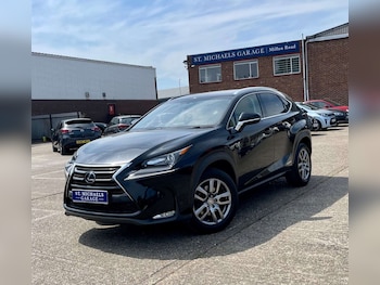 2015 - 2.5 NX 300h Luxury CVT 4WD 5dr