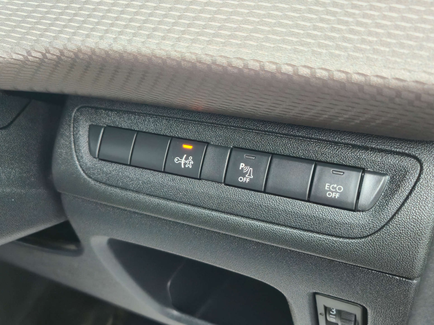 Used Peugeot 2008 2013 for sale - 76414879: Photo 24