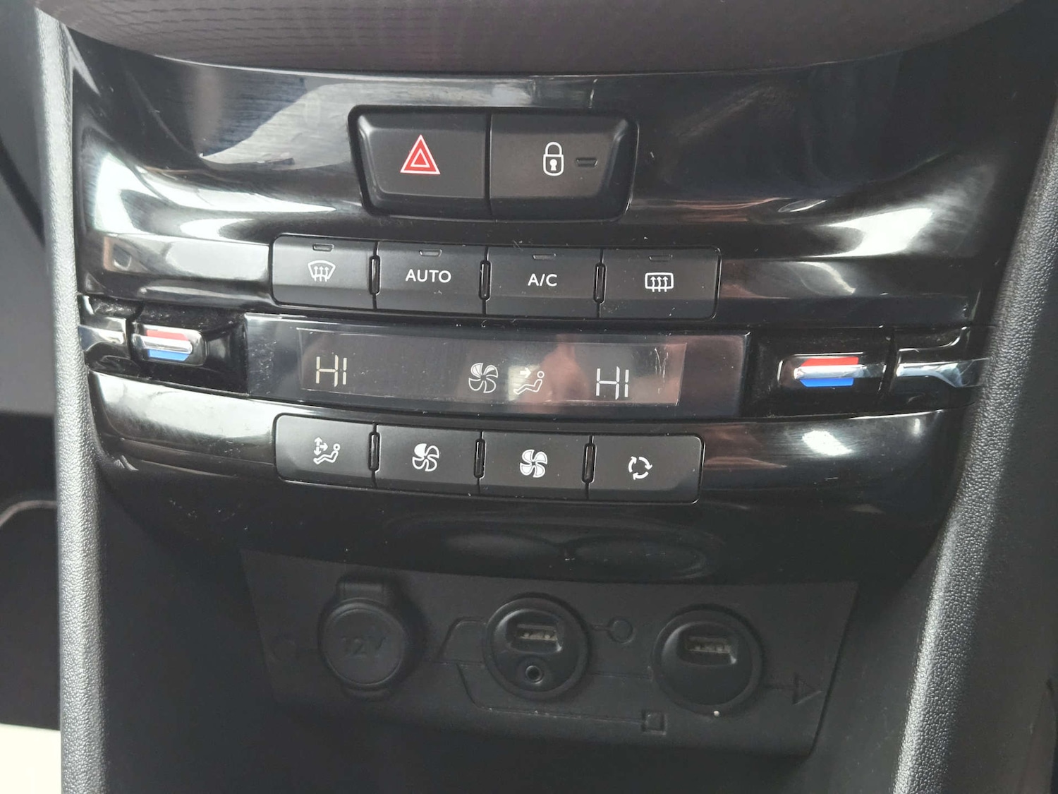 Used Peugeot 2008 2013 for sale - 76414879: Photo 38