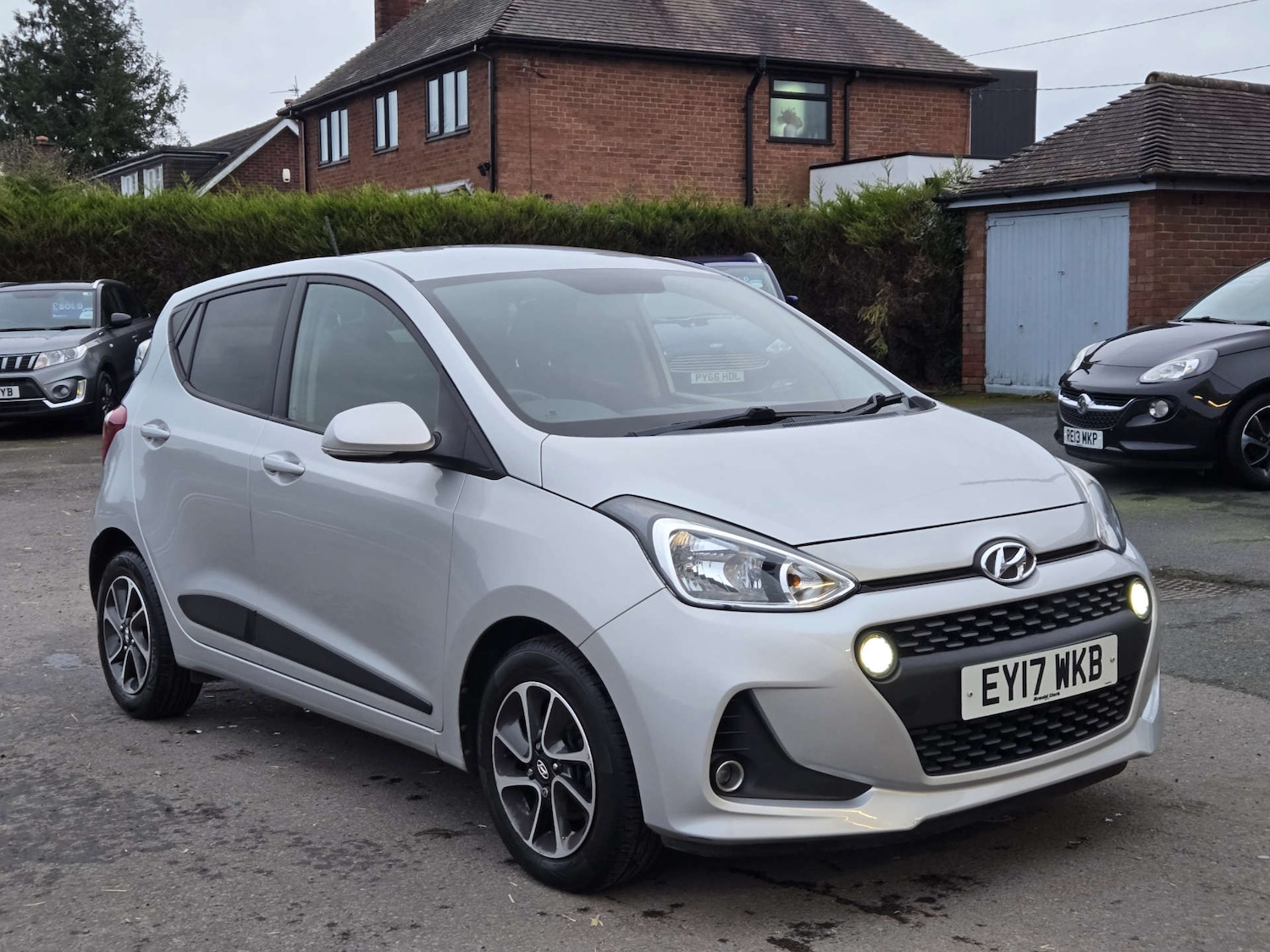 Used Hyundai i10 2017 for sale - 77558806: Photo 8