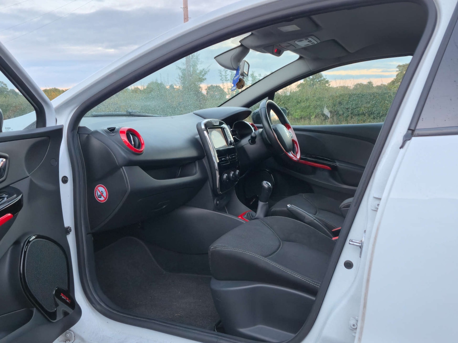 Used Renault Clio 2014 for sale - 76621493: Photo 24