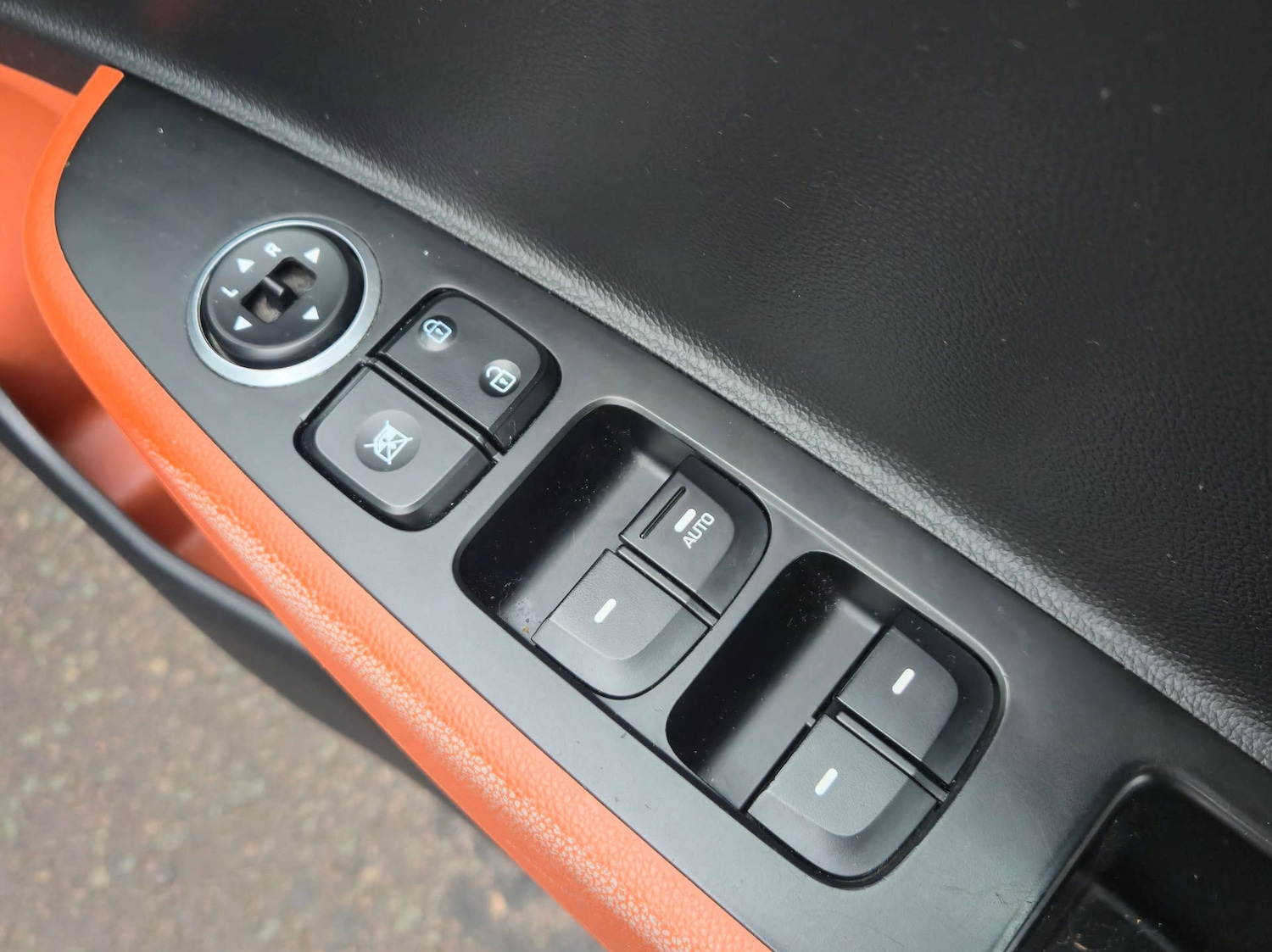 Used Hyundai i10 2014 for sale - 77610612: Photo 24