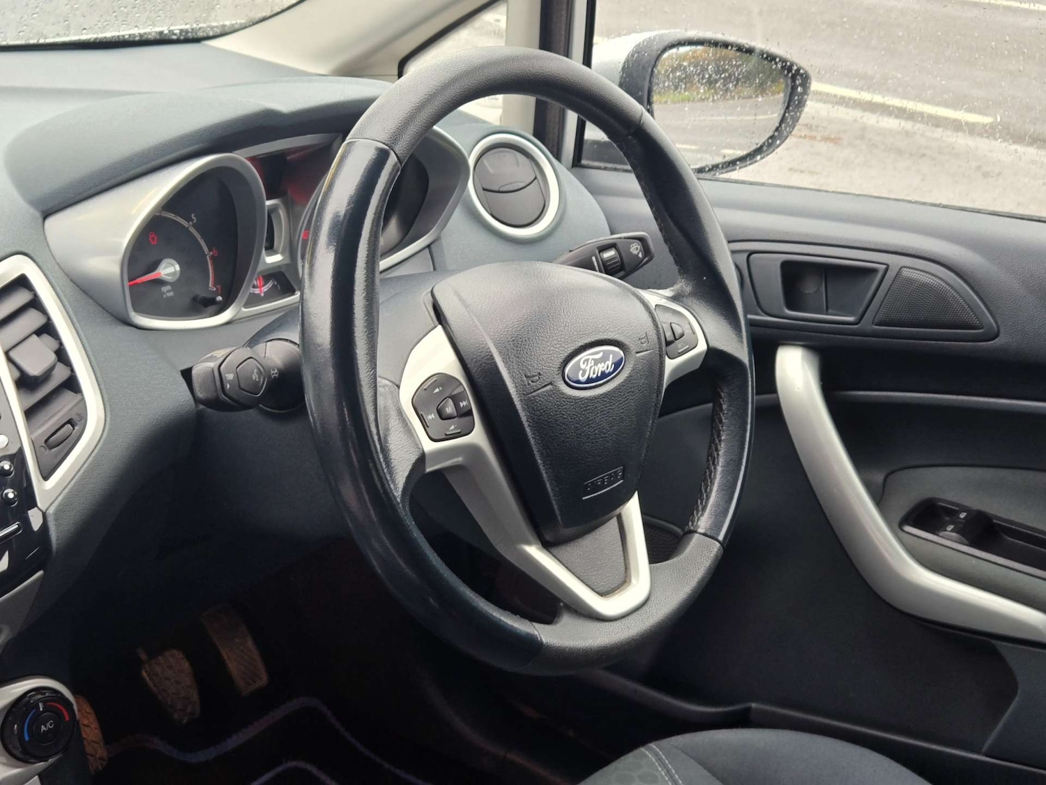 Used Ford Fiesta 2011 for sale - 76829819: Photo 13