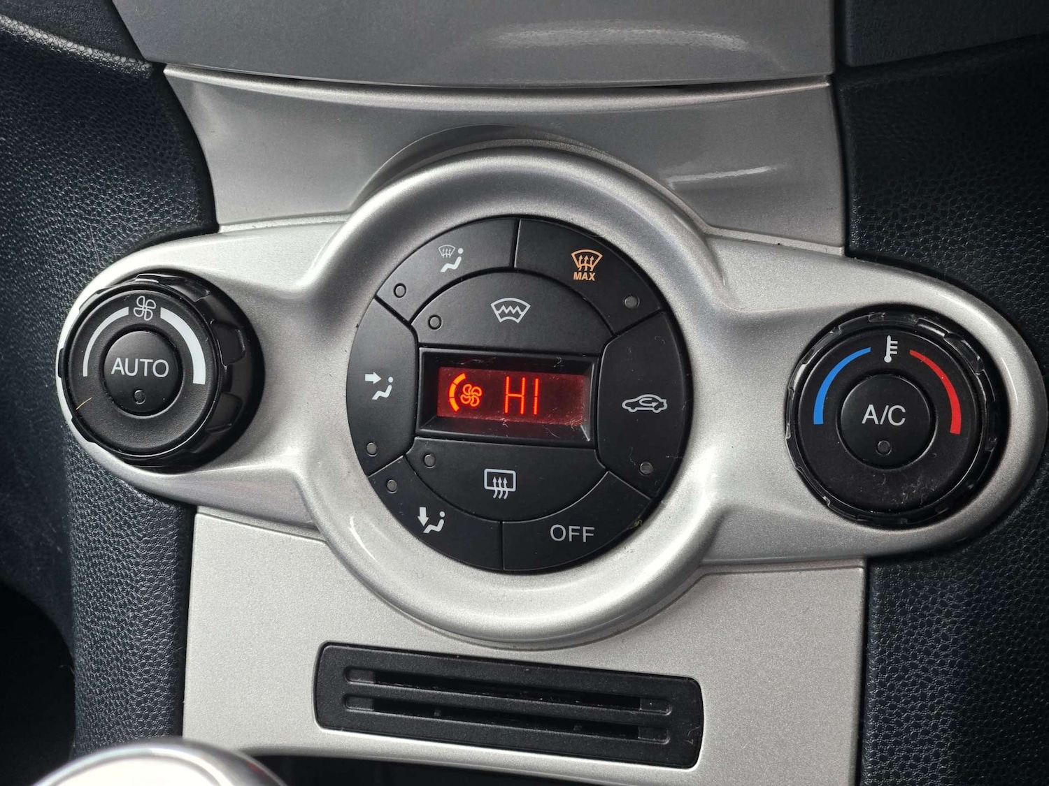 Used Ford Fiesta 2011 for sale - 76829819: Photo 35