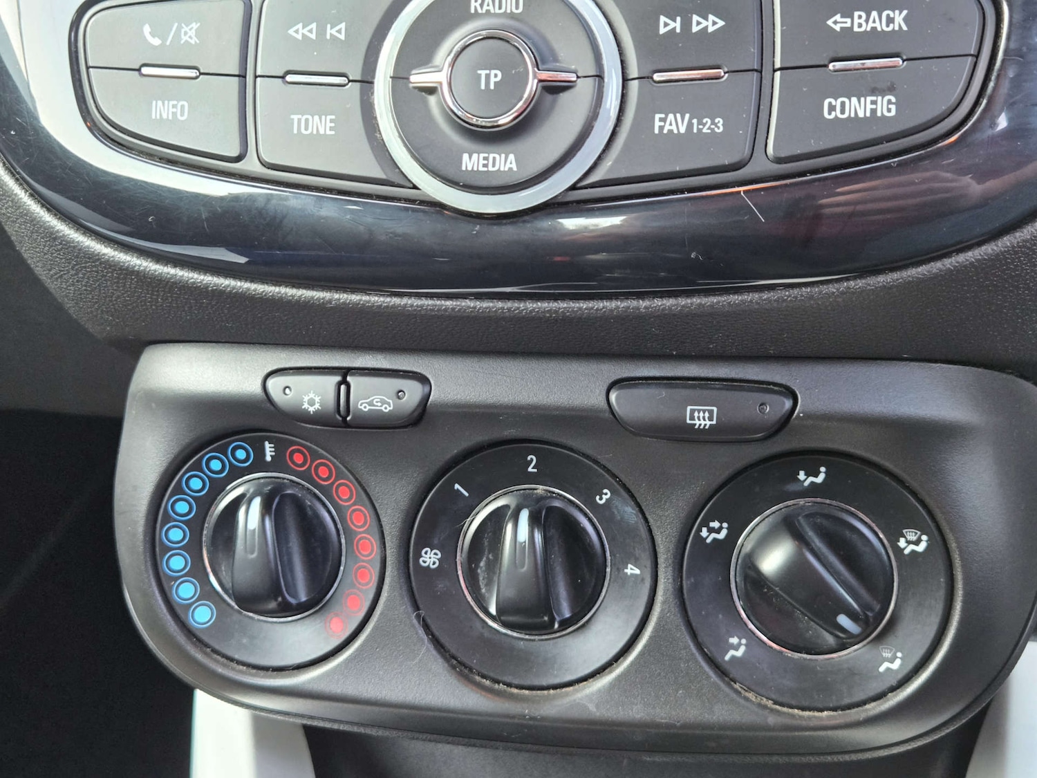 Used Vauxhall ADAM 2014 for sale - 77978800: Photo 28