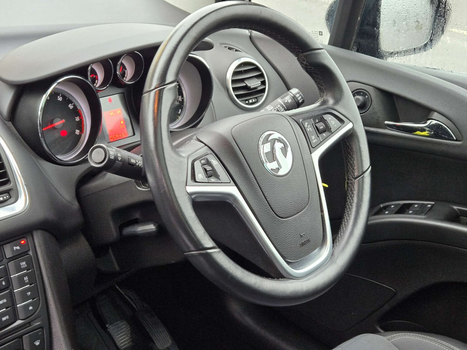 Used Vauxhall Meriva 2015 for sale - 77385492: Photo 31