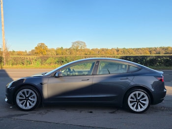 Used Tesla Model 3 2021 for sale - 76687500: Photo
