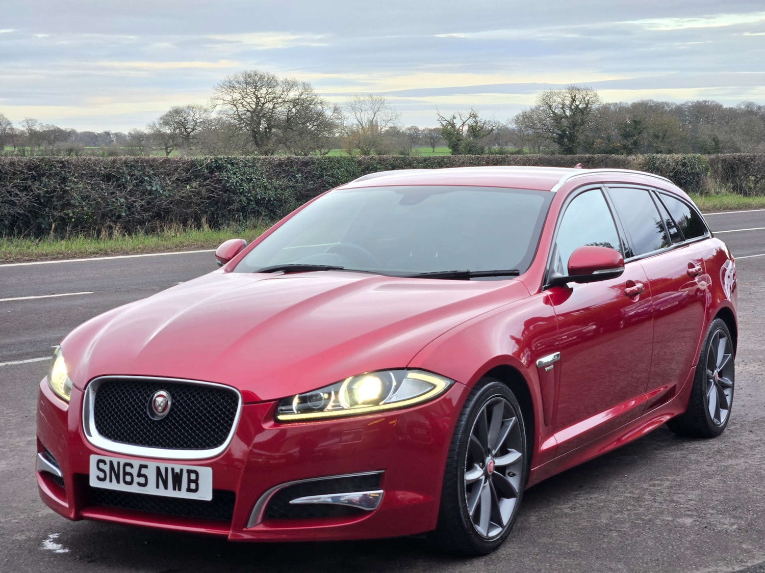 Used Jaguar XF 2015 for sale - 76941886: Photo 2