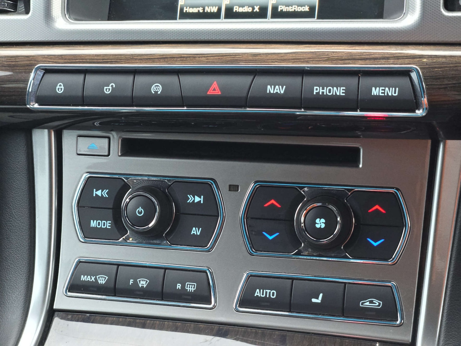 Used Jaguar XF 2015 for sale - 76941886: Photo 33