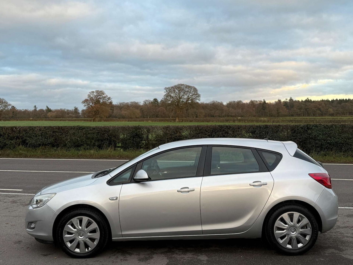Used Vauxhall Astra 2011 for sale - 76921220: Photo 2
