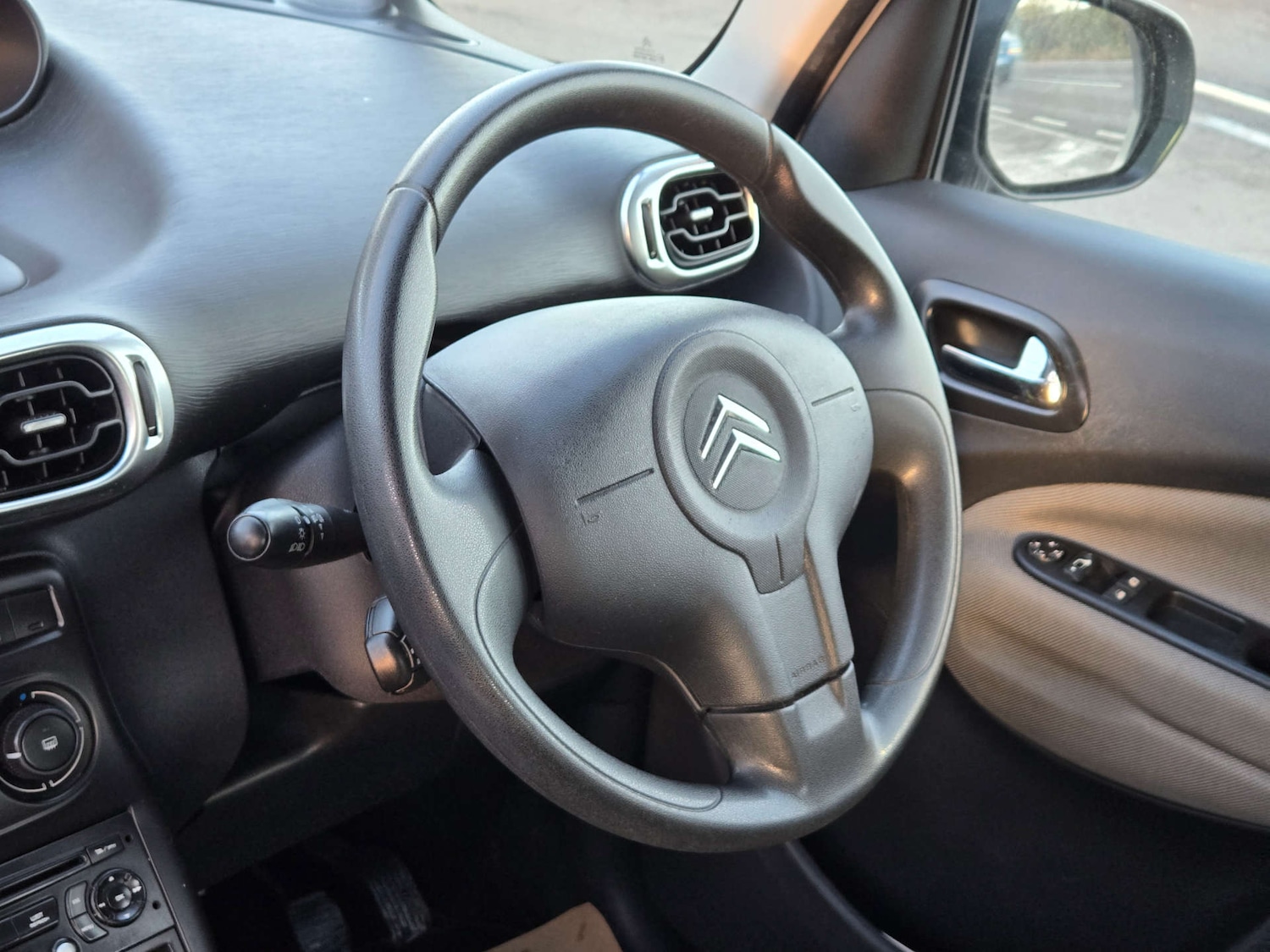 Used Citroen C3 Picasso 2011 for sale - 77132823: Photo 29