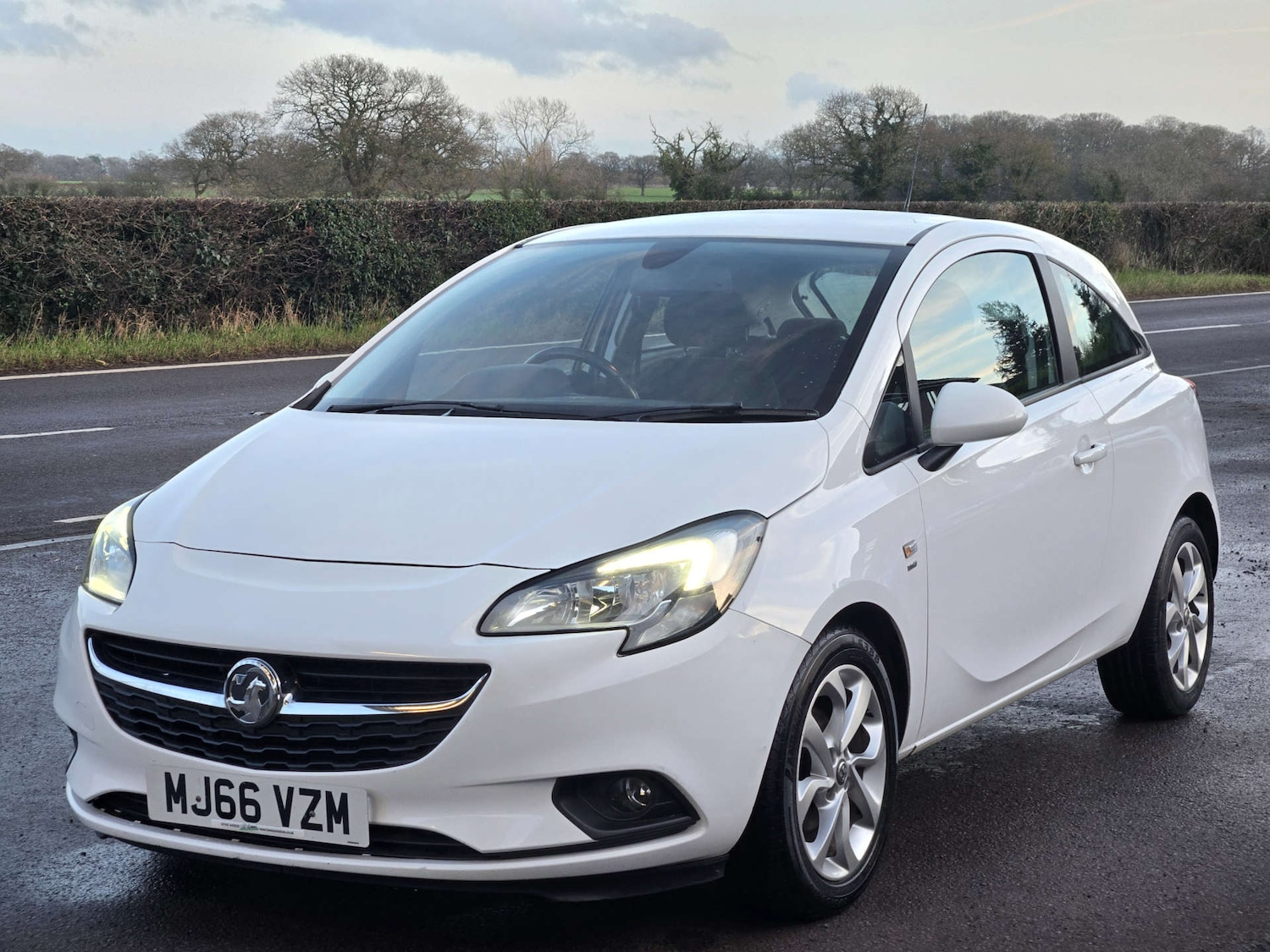 Used Vauxhall Corsa 2016 for sale - 77022628: Photo 2