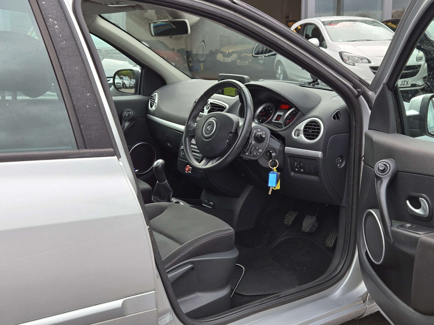 Used Renault Clio 2011 for sale - 77498251: Photo 17