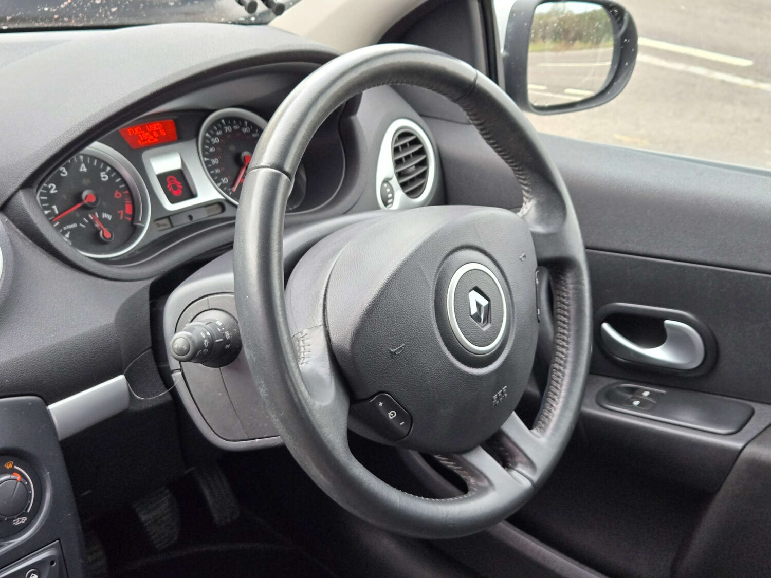 Used Renault Clio 2011 for sale - 77498251: Photo 29