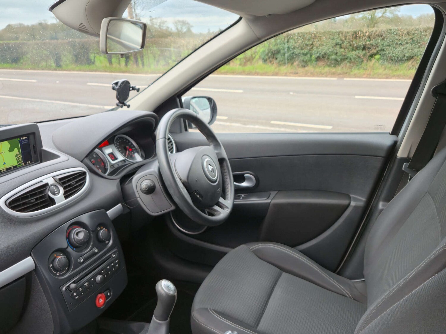 Used Renault Clio 2011 for sale - 77498251: Photo 30