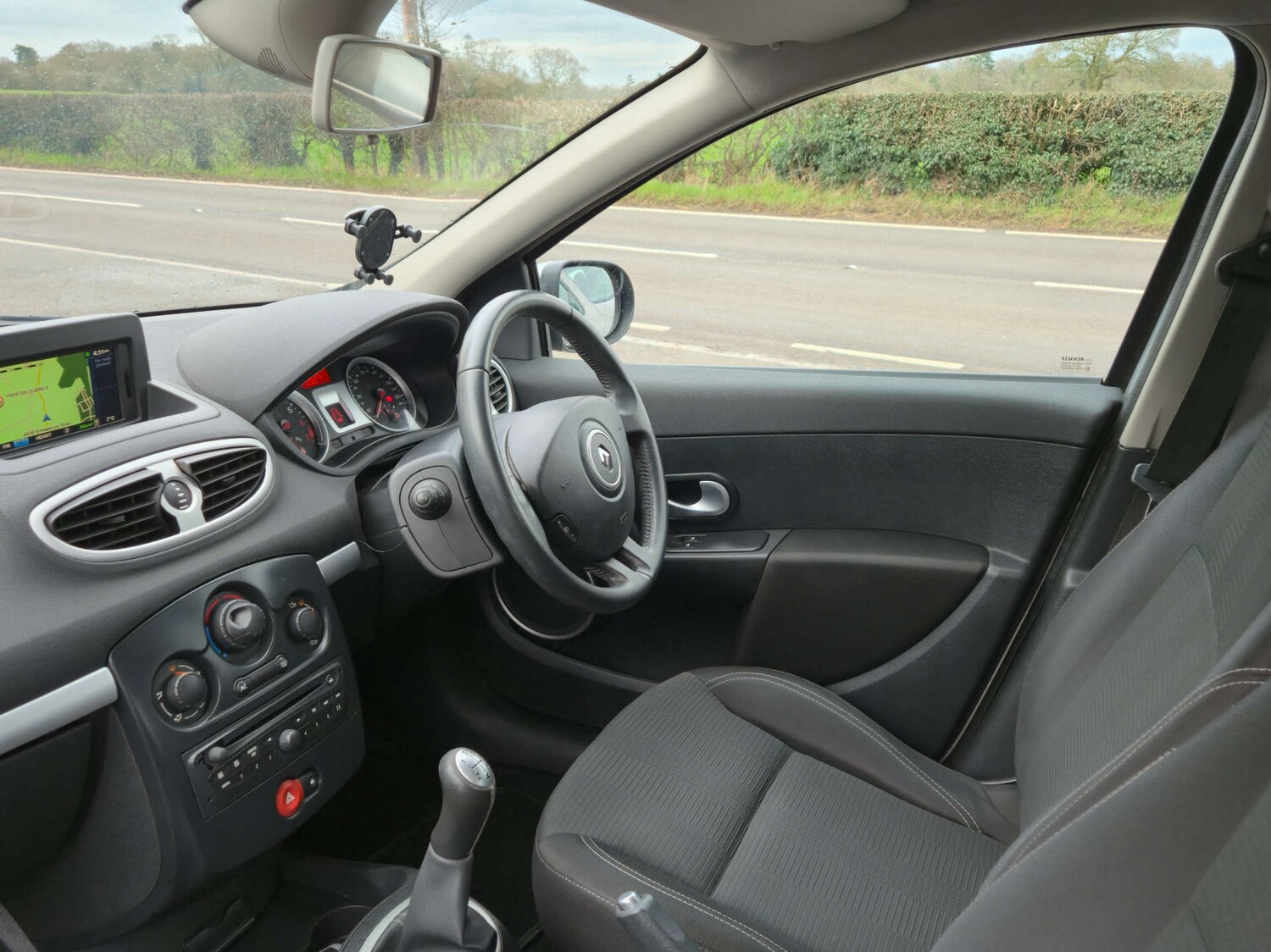 Used Renault Clio 2011 for sale - 77498251: Photo 31