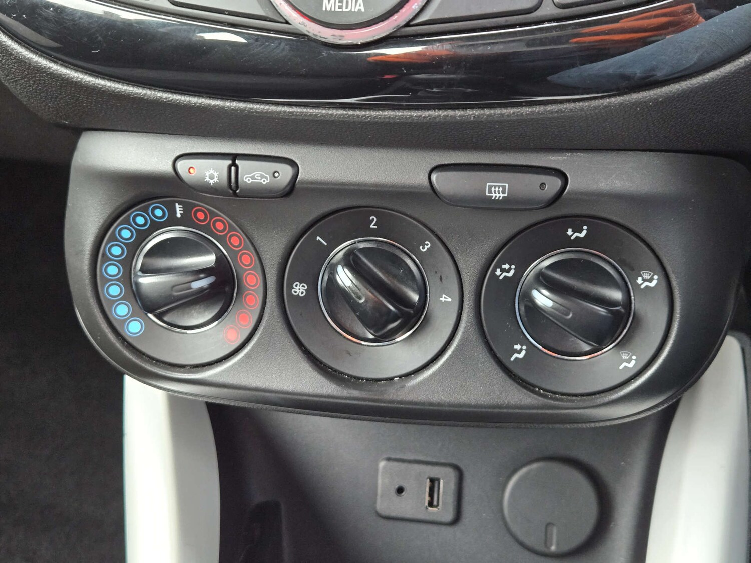 Used Vauxhall ADAM 2013 for sale - 77370960: Photo 32