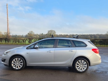 Used Vauxhall Astra 2013 for sale - 77022596: Photo