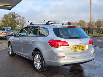 Used Vauxhall Astra 2013 for sale - 77022596: Photo