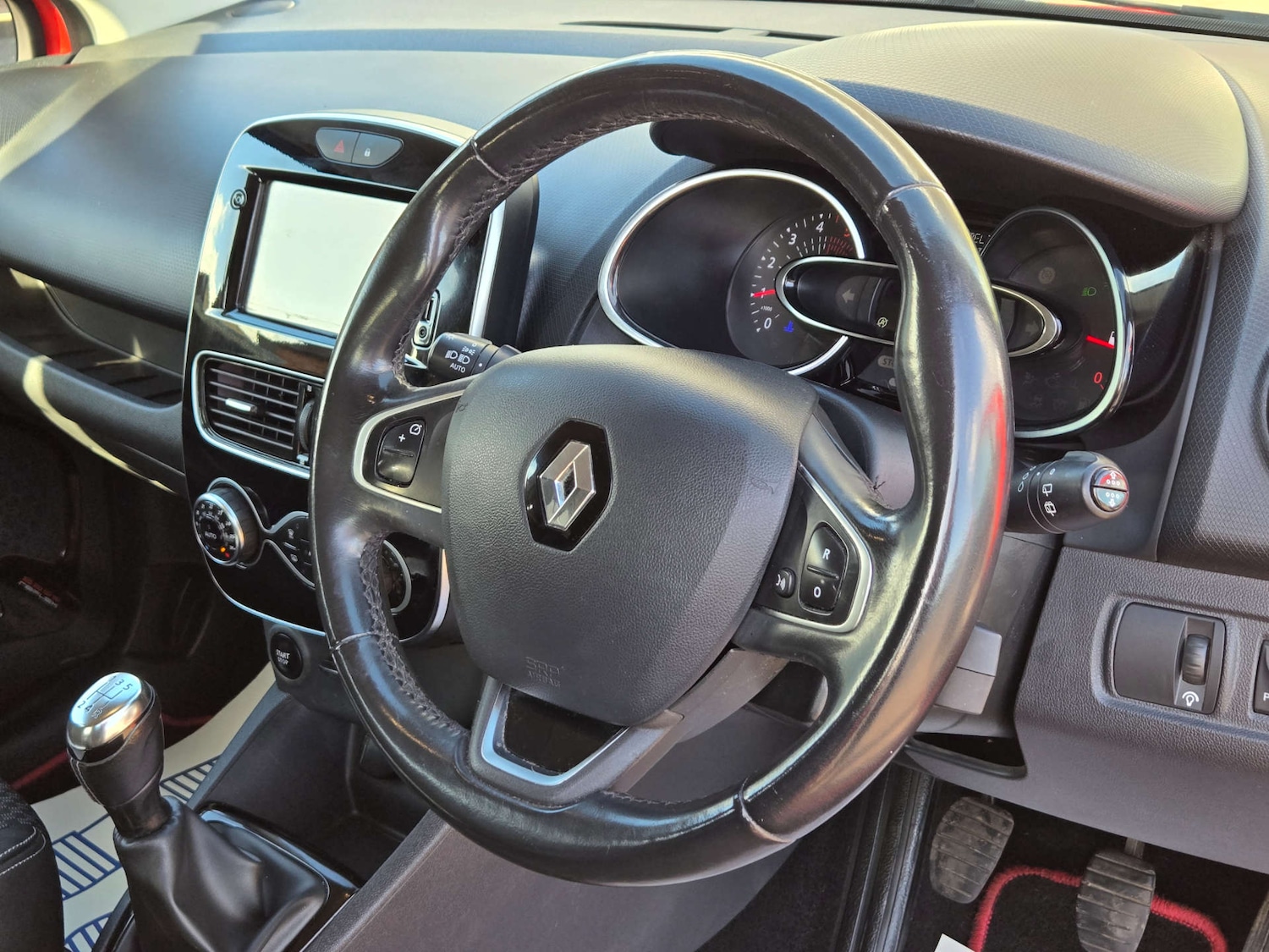 Used Renault Clio 2016 for sale - 76369452: Photo 19