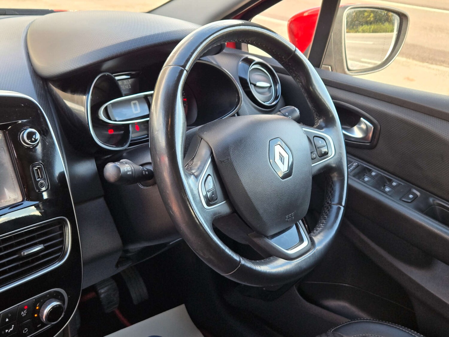 Used Renault Clio 2016 for sale - 76369452: Photo 31