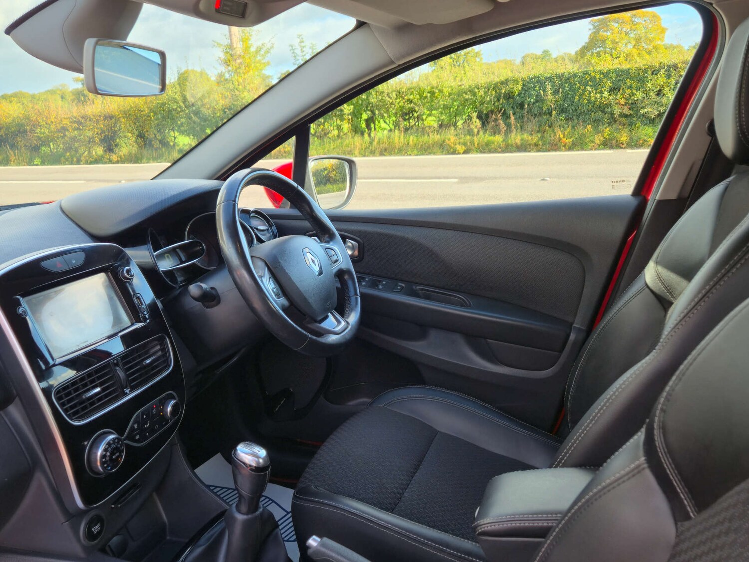 Used Renault Clio 2016 for sale - 76369452: Photo 32