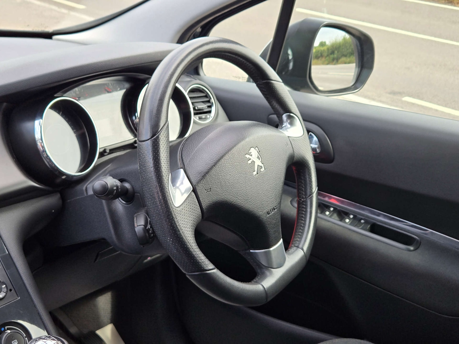 Used Peugeot 3008 2015 for sale - 76878101: Photo 27