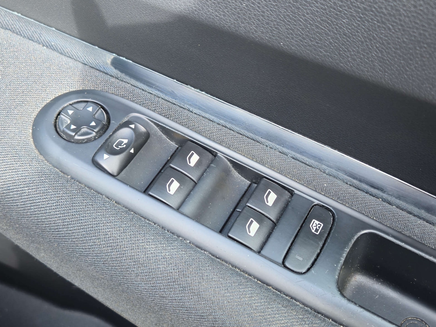 Used Peugeot 3008 2015 for sale - 76878101: Photo 31