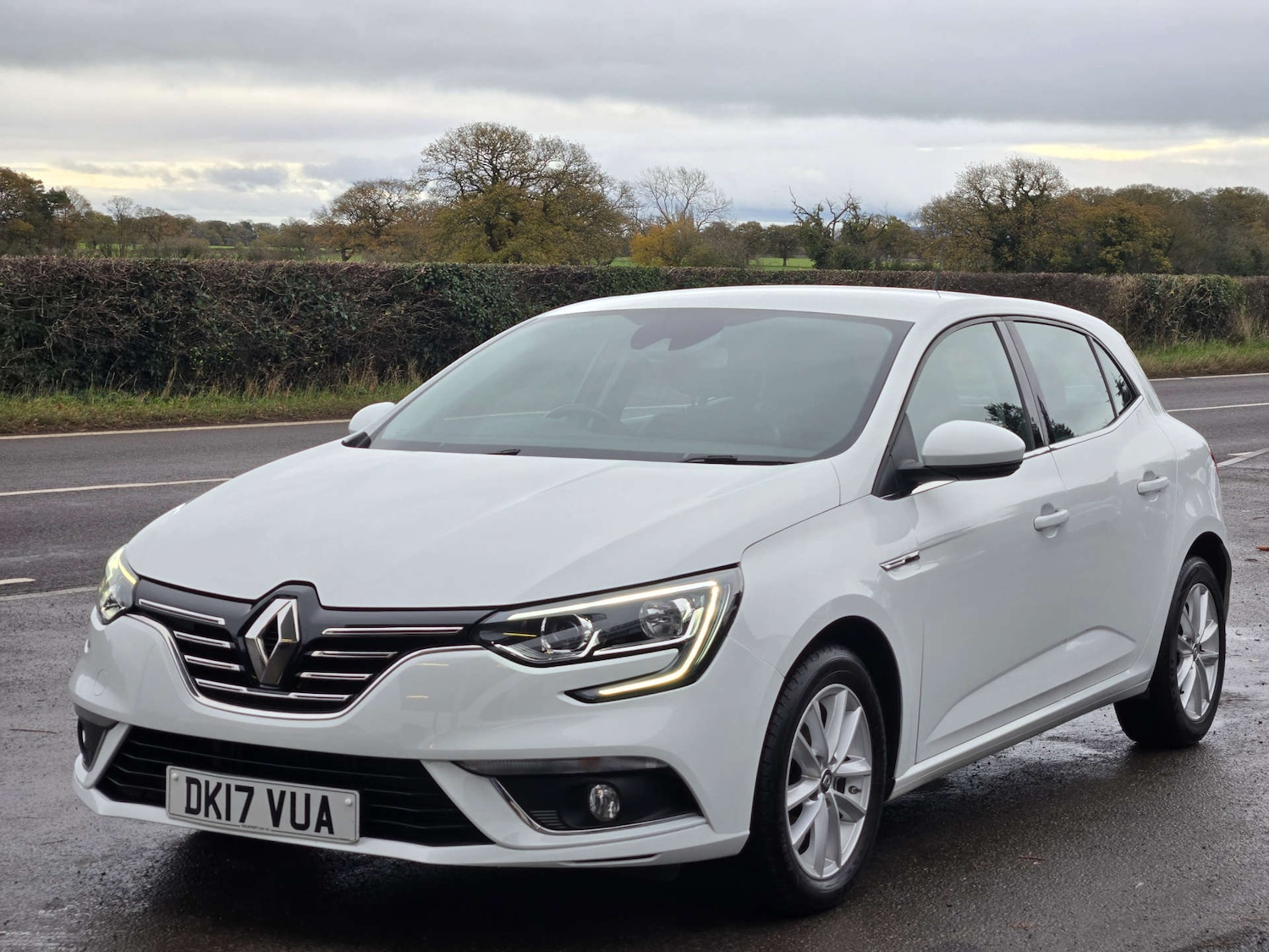 Used Renault Megane 2017 for sale - 76601085: Photo 2