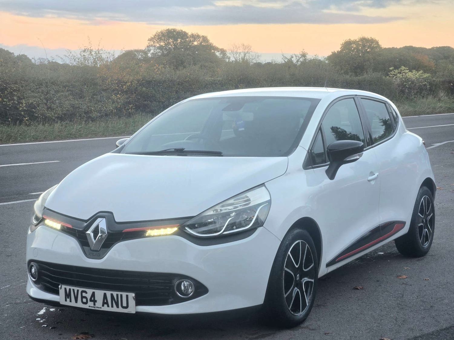 Used Renault Clio 2014 for sale - 76376990: Photo 2