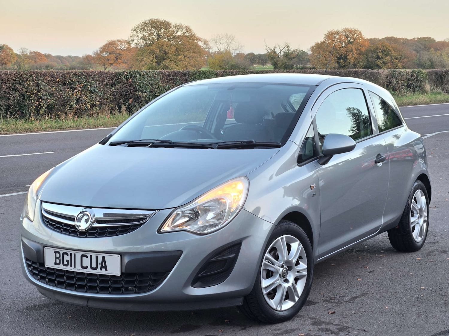 Used Vauxhall Corsa 2011 for sale - 76522555: Photo 1