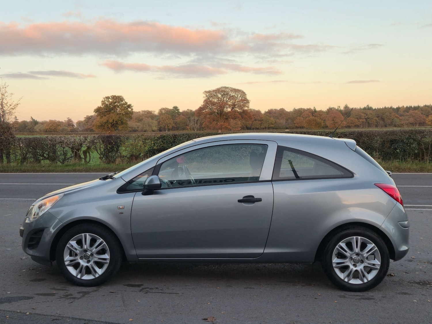 Used Vauxhall Corsa 2011 for sale - 76522555: Photo 3