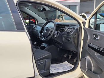 Used Renault Captur 2016 for sale - 76437903: Photo